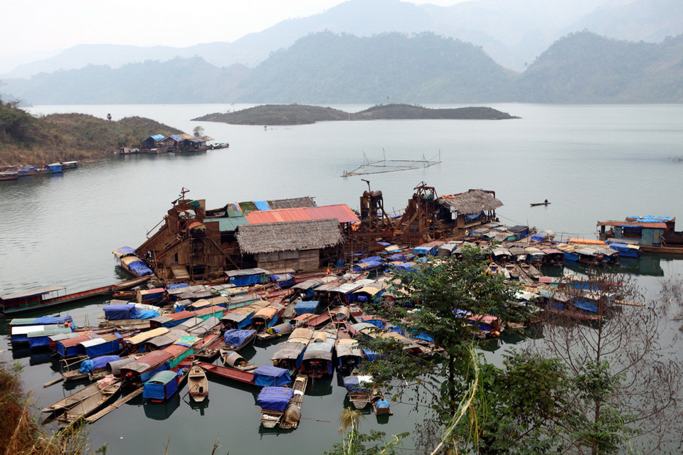 Bến đậu, xã Chiềng Ơn, huyện Quỳnh Nhai, Sơn La. (Ảnh: Chính Tới)