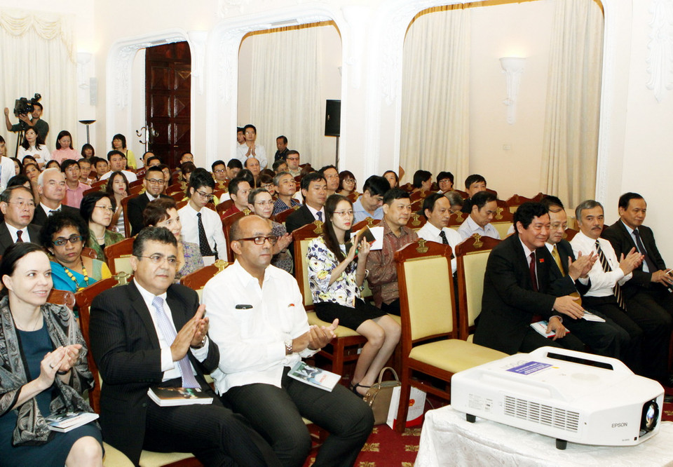 Đại biểu trong nước và quốc tế dự lễ ra mắt. (Ảnh: Nguyên Dân/TTXVN)