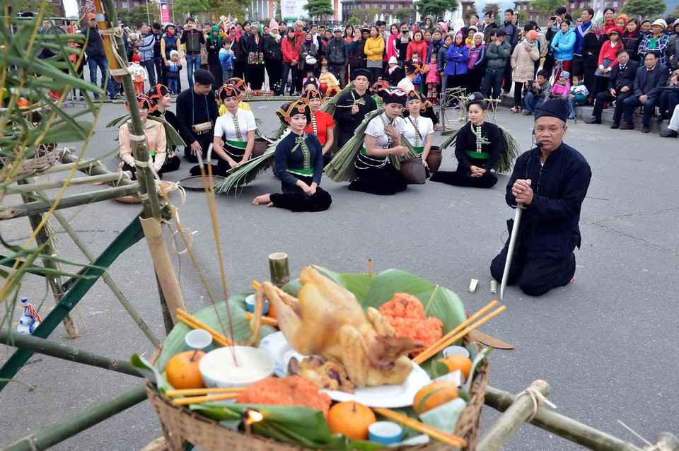 Nghi thức trong lễ hội dân tộc Thái của đoàn Điện Biên.