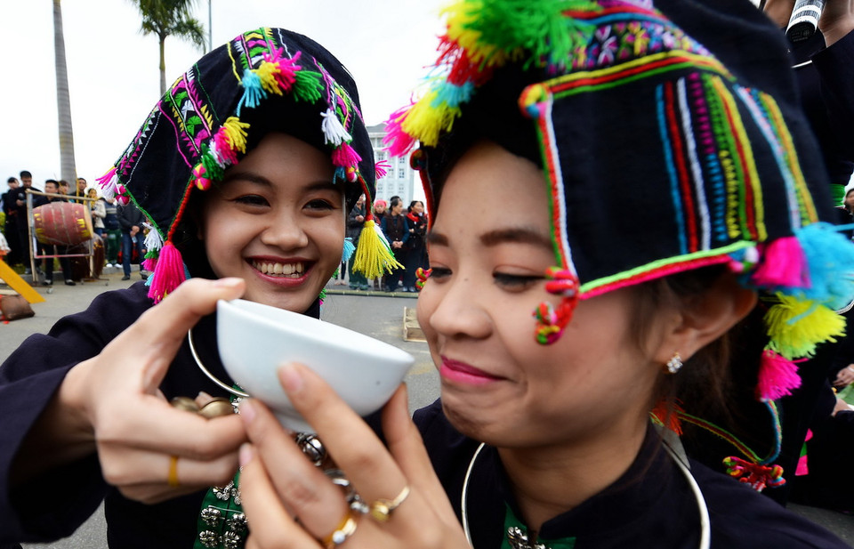 Nghi thức trong lễ hội dân tộc Thái của đoàn Lào Cai.