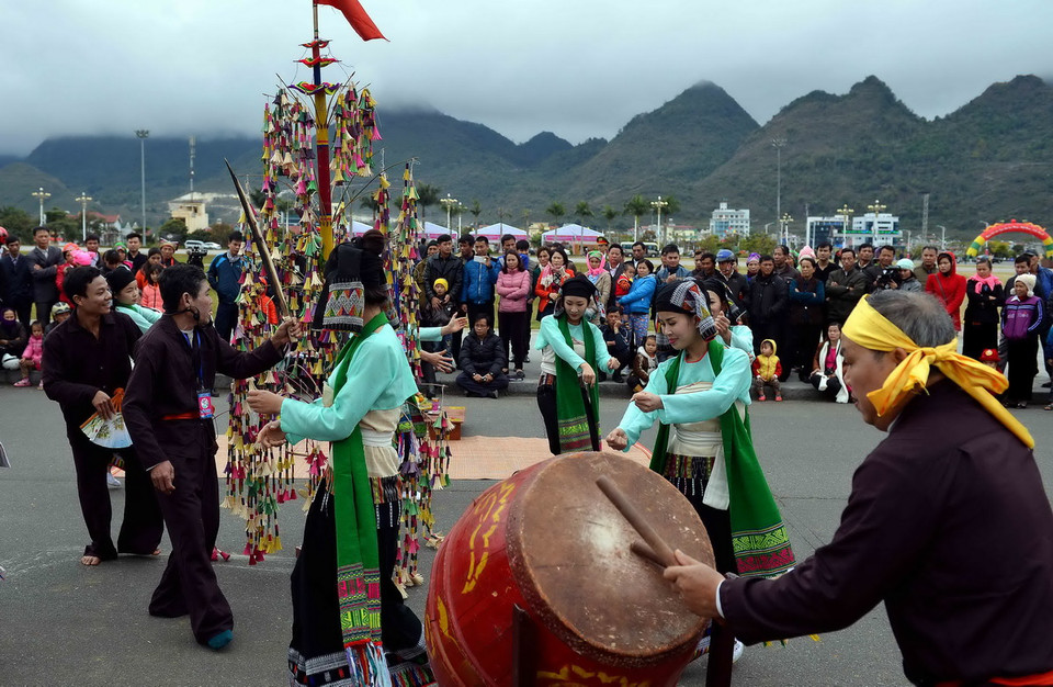 Nghi thức trong lễ hội dân tộc Thái của đoàn Thanh Hóa.