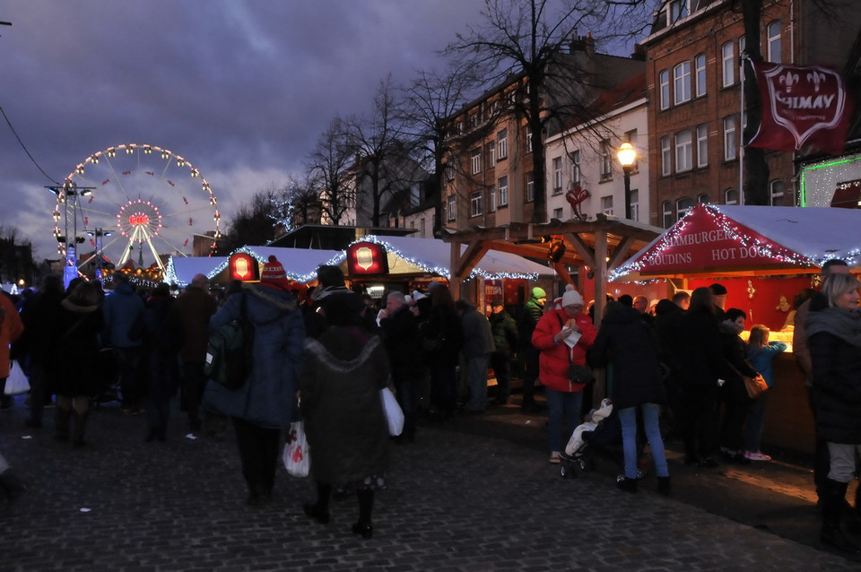 Chợ Noel truyền thống được tổ chức tại khu vực trung tâm thủ đô Brussels, Bỉ. (Ảnh: Hương Giang/TTXVN)