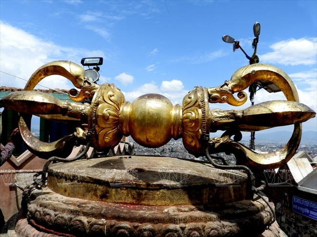 Chày Kim cang pháp khí, vật không thể thiếu trong các pháp đàn Mật Tông. (Nguồn: Báo ảnh Việt Nam)