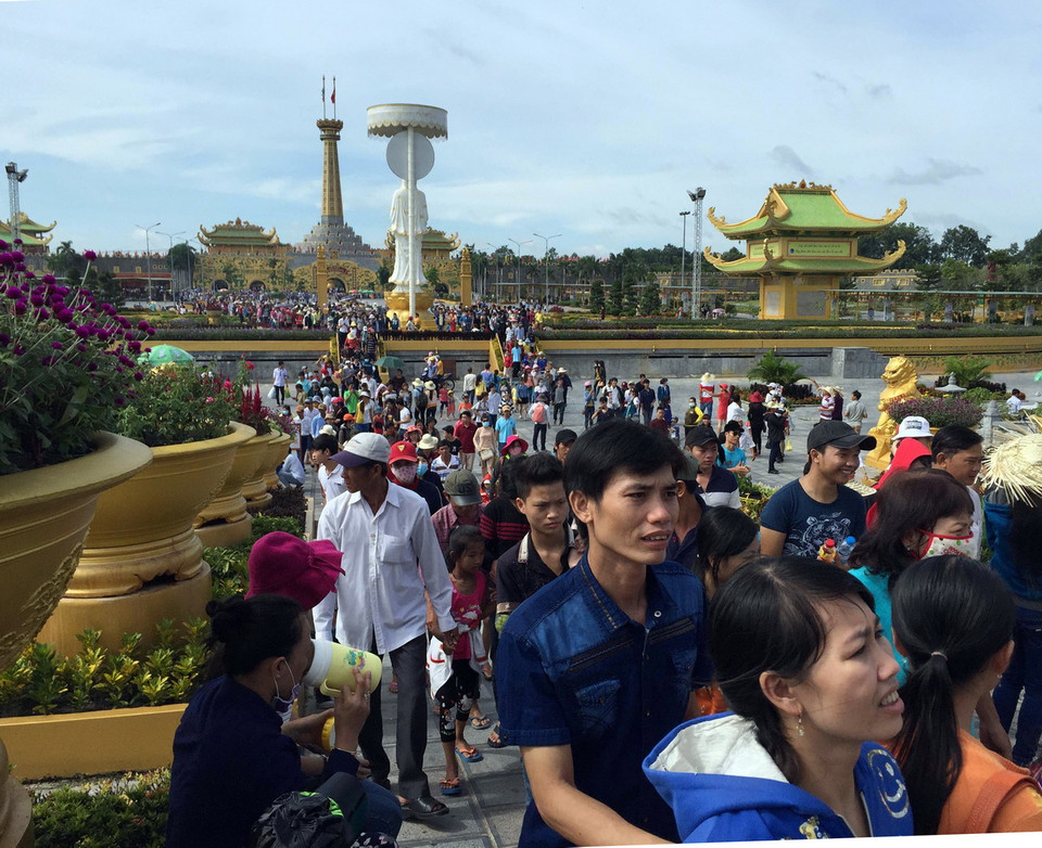 Hàng vạn du khách đã được miễn phí vé tham quan, vui chơi ở Khu du lịch Lạc cảnh Đại Nam Văn Hiến (Bình Dương). (Ảnh: Quách Lắm/TTXVN)