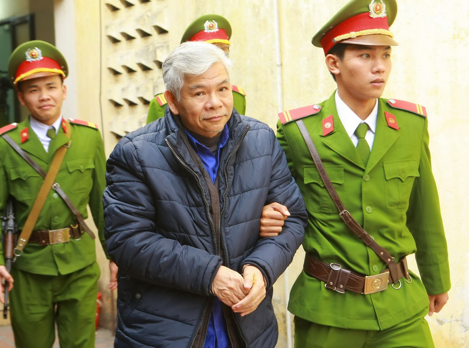 Bị cáo Phạm Trung Cang (nguyên phó chủ tịch Hội đồng quản trị Ngân hàng ACB) lãnh án 3 năm tù. (Ảnh: Doãn Tấn/TTXVN)