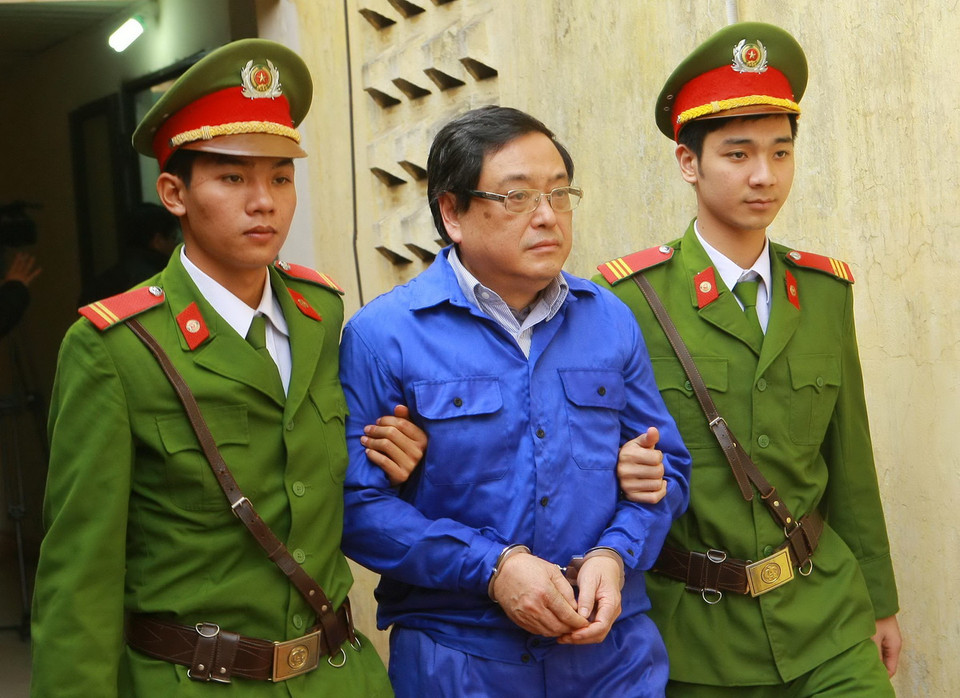 Bị cáo Lê Vũ Kỳ (nguyên phó chủ tịch hội đồng quản trị Ngân hàng ACB) lãnh án 4 năm tù. (Ảnh: Doãn Tấn/TTXVN)