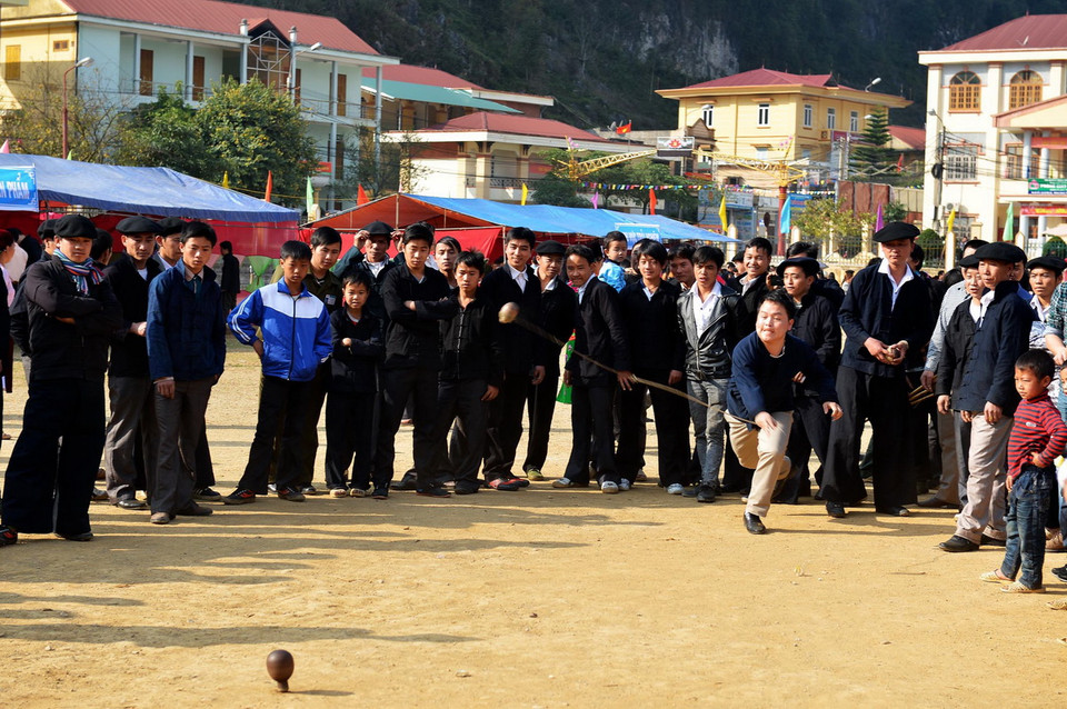 Chơi quay. (Ảnh: Thanh Hà/TTXVN)