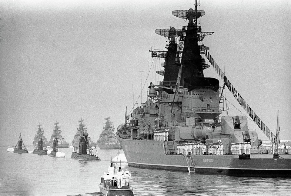 Hạm đội Biển Đen diễu binh ở Sevastopol. (Ảnh: Sputnik)