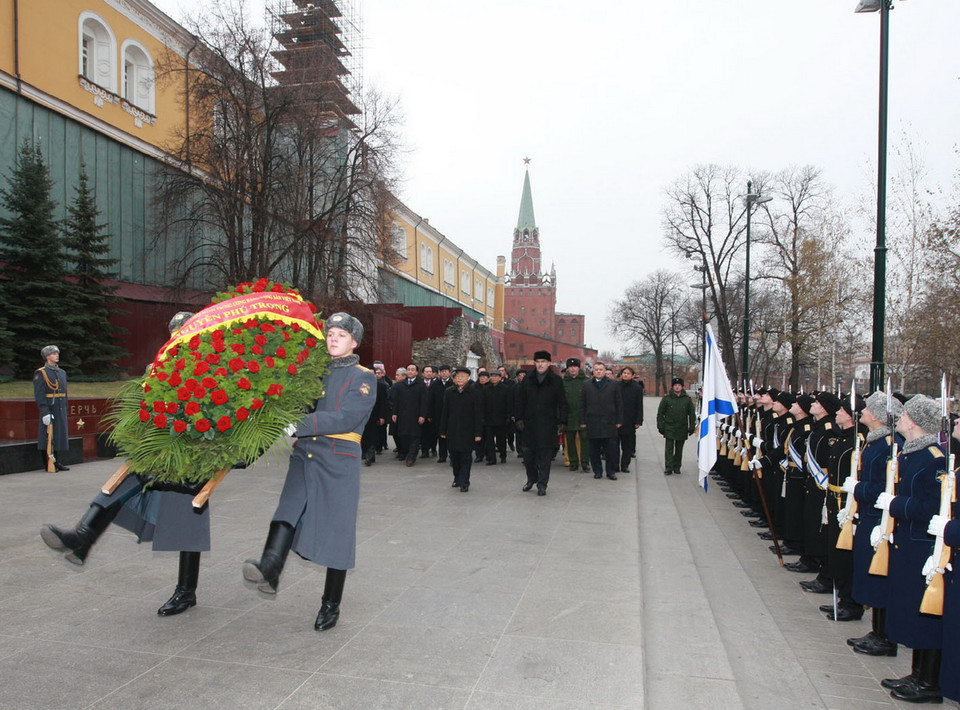 Tổng Bí thư Nguyễn Phú Trọng đặt vòng hoa tại Mộ Chiến sĩ vô danh. (Ảnh: Trí Dũng) 
