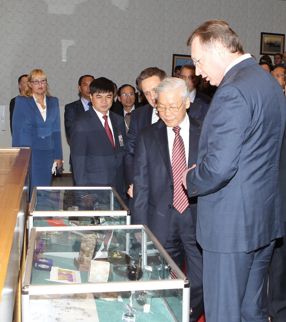 Tổng Bí thư Nguyễn Phú Trọng thăm Bảo tàng của Tập đoàn Zarubezhneft. (Ảnh: Trí Dũng) 