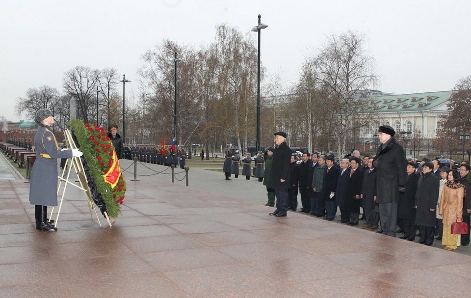 Tổng Bí thư Nguyễn Phú Trọng đặt vòng hoa tại Mộ Chiến sĩ vô danh. (Ảnh: Trí Dũng) 