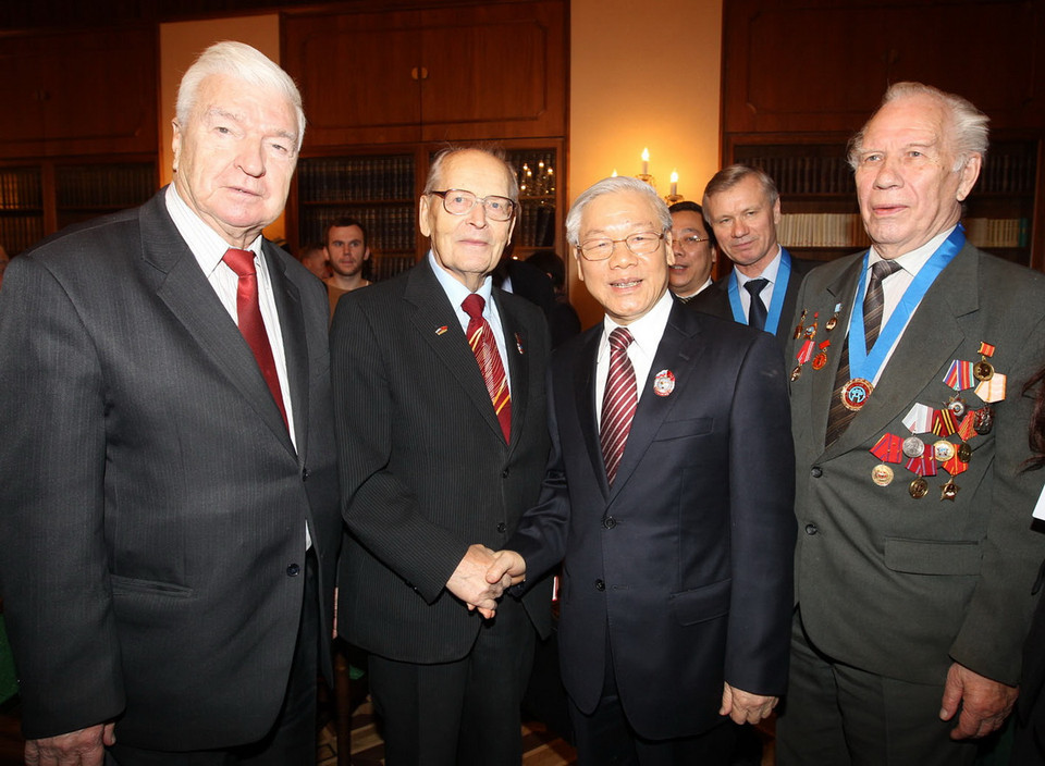  Tổng Bí thư Nguyễn Phú Trọng với các đại biểu. (Ảnh: Trí Dũng) 