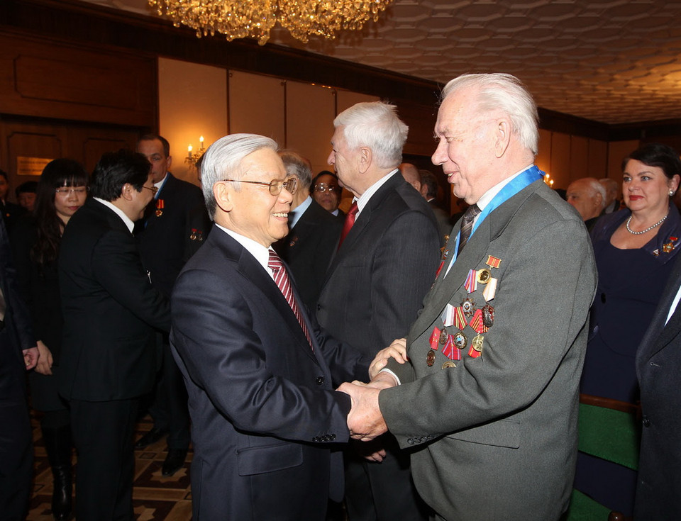 Tổng Bí thư Nguyễn Phú Trọng gặp gỡ các cựu binh Nga từng chiến đấu tại Việt Nam. (Ảnh: Trí Dũng) 