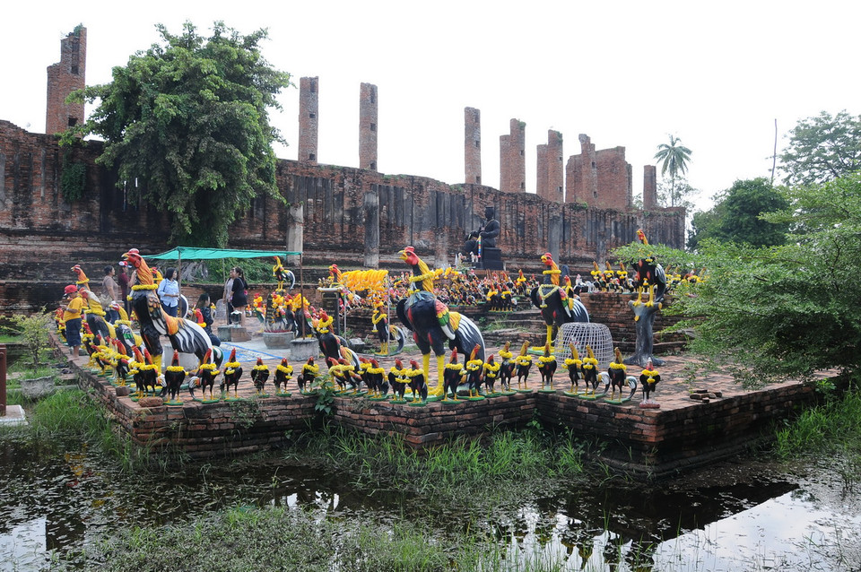 Kết thúc cuộc chiến là bãi đổ nát hoang tàn với những cung điện, đền chùa, tượng Phật nằm rải rác trên nền đất đá. (Ảnh: Sơn Nam-Quang Thuận/Vietnam+) 