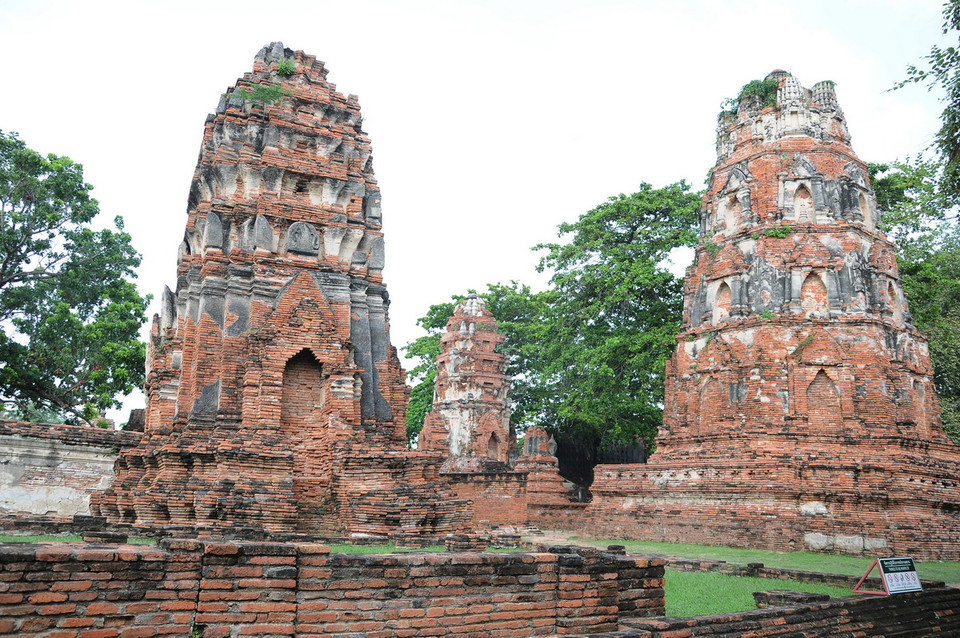 Qua thời gian, quần thể phế tích vẫn trơ gan cùng tuế nguyệt, gợi luyến tiếc với bất kỳ ai dù chỉ một lần đến đây về thời vàng son đã qua. (Ảnh: Sơn Nam-Quang Thuận/Vietnam+)