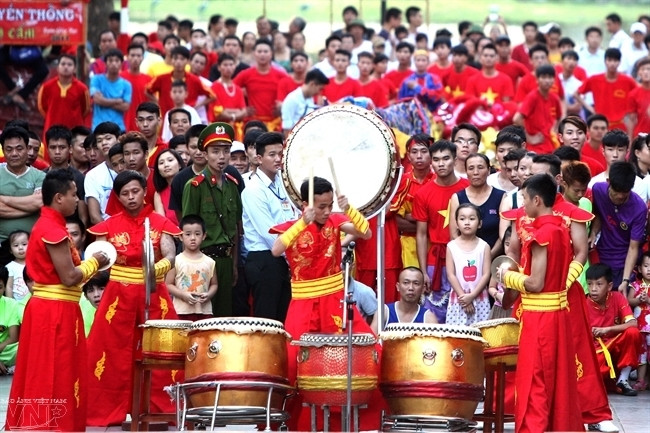 Tiếng trống tiếp sức trong từng điệu múa (Ảnh: Thanh Giang)