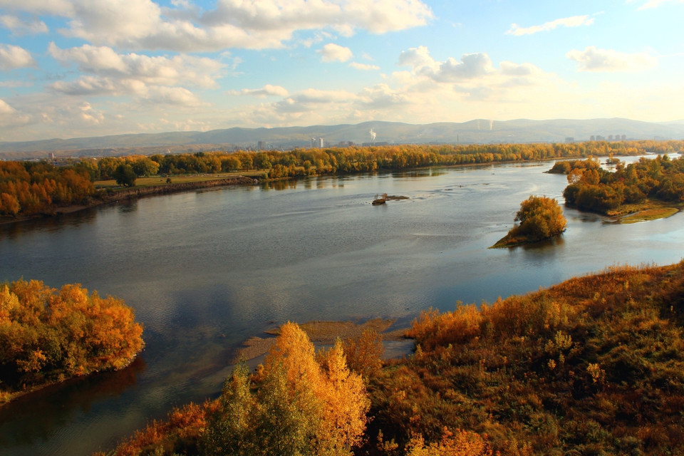 Sông Enisei đoạn chảy qua đảo Tatyshev, thành phố Krasnoyarsk (Siberia, Nga). (Trần Hiếu/Vietnam+)