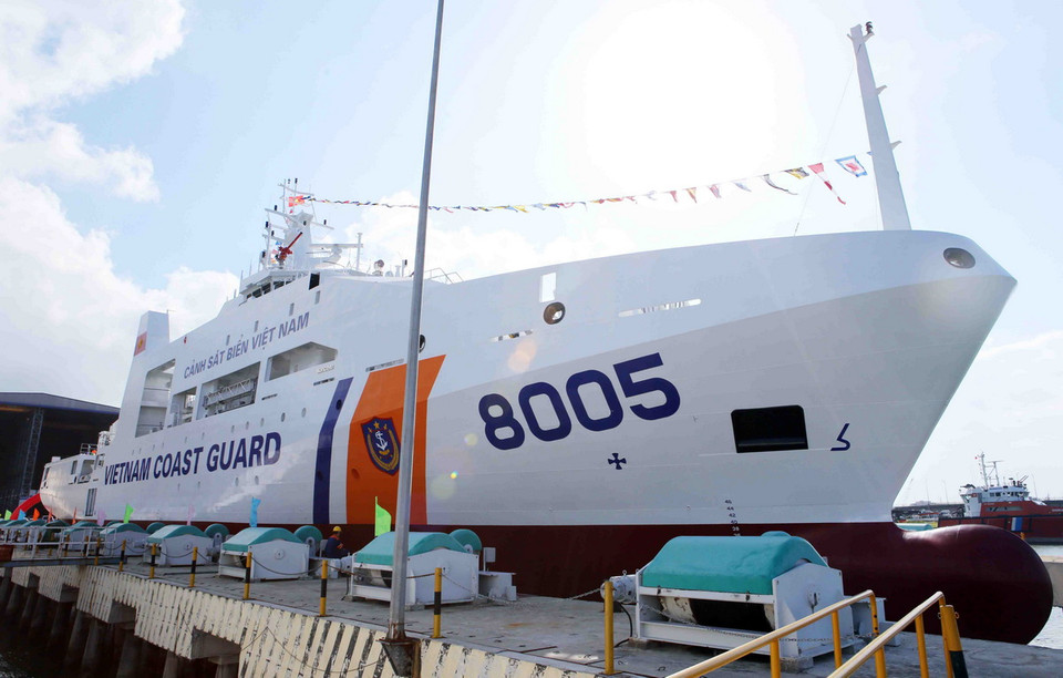 Bộ Tư lệnh Cảnh sát biển tổ chức Lễ hạ thủy tàu Cảnh sát biển 8005 (DN 2000) hoàn thành sau 12 tháng thi công. (Ảnh: Trần Lê Lâm/TTXVN)