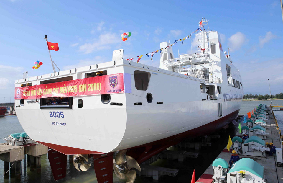 Tàu Cảnh sát biển 8005 có nhiệm vụ tuần tra bảo vệ chủ quyền biển, đảo, thực thi pháp luật trên các vùng biển và thềm lục địa; tìm kiếm cứu nạn. (Ảnh: Trần Lê Lâm/TTXVN)