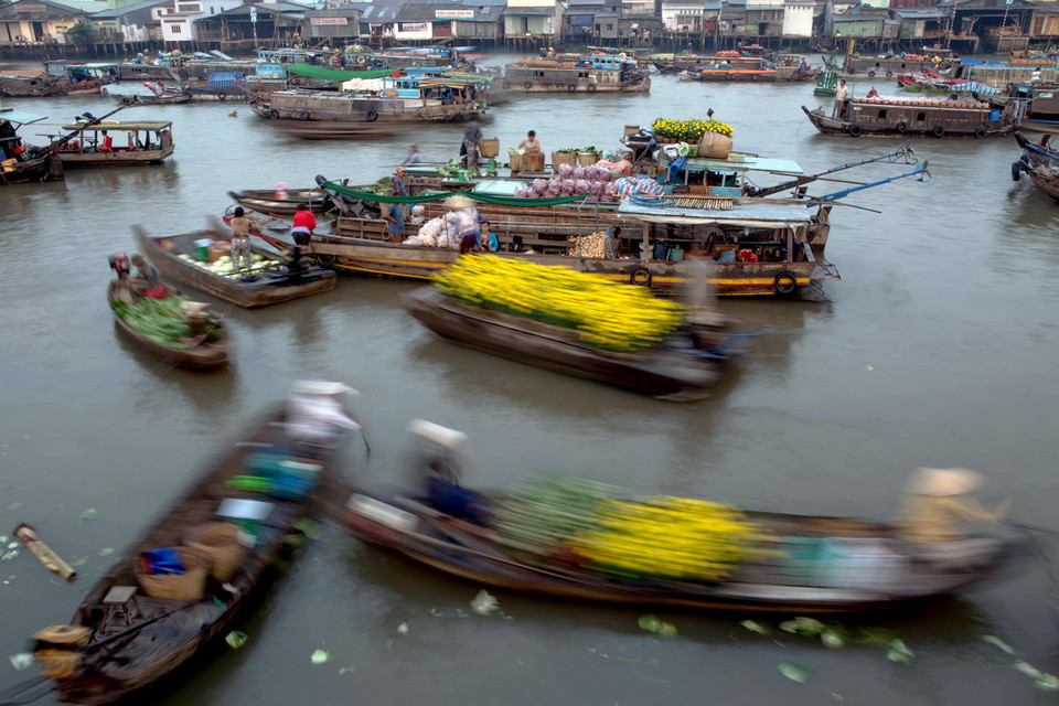 Sắc xuân trên chợ nổi Cái Răng ngày cuối năm. (Ảnh: Duy Khương/TTXVN)