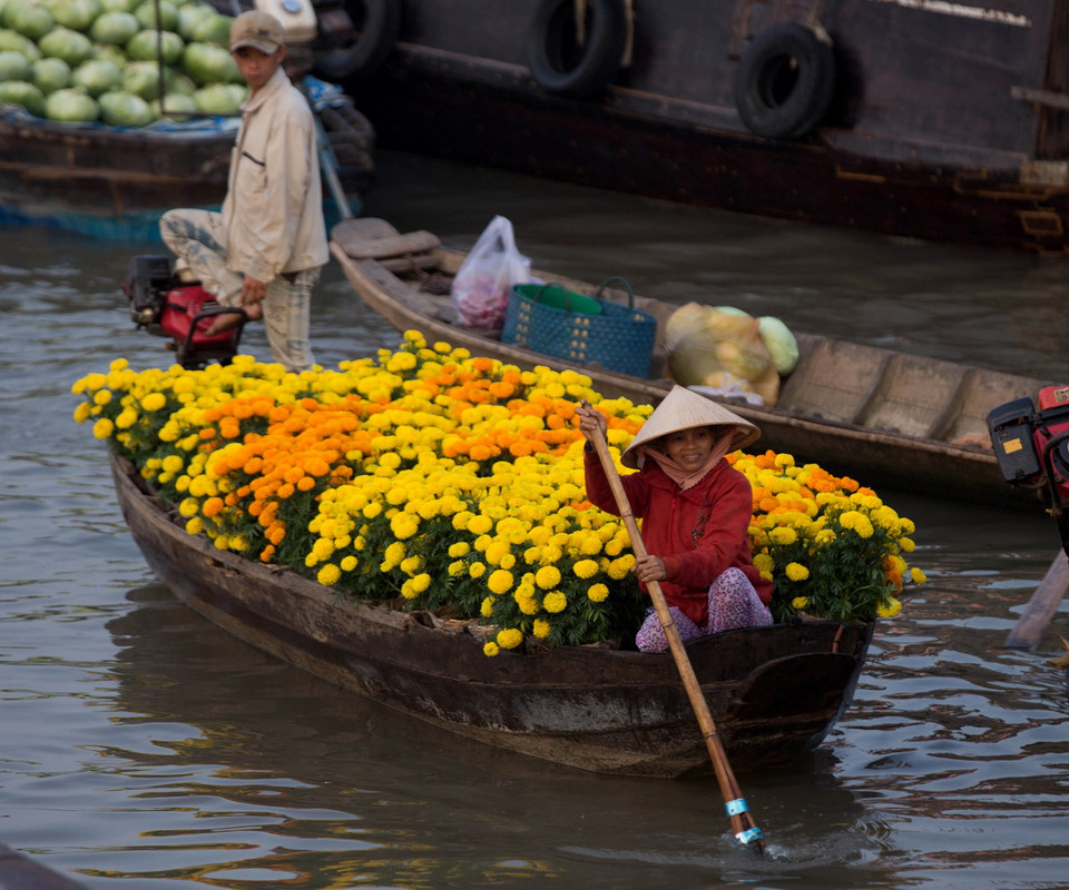 Sắc xuân trên chợ nổi Cái Răng. (Ảnh: Duy Khương/TTXVN)