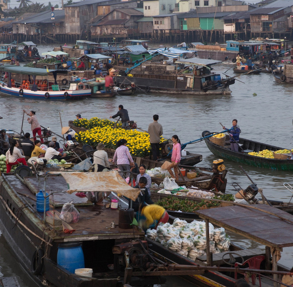Quang cảnh mua bán nhộn nhịp tại chợ nổi Cái Răng ngày cuối năm. (Ảnh: Duy Khương/TTXVN)