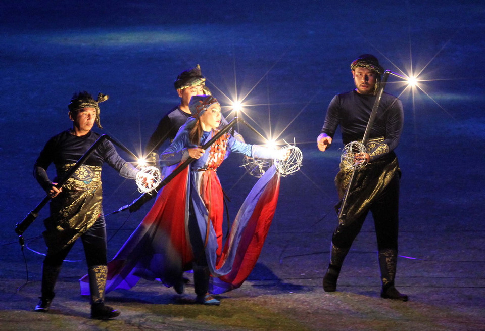 Biểu diễn nghệ thuật trong Lễ bế mạc. (Ảnh: Quốc Khánh/TTXVN)