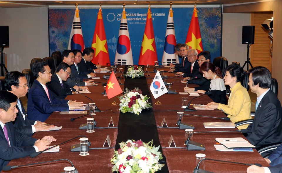 Thủ tướng Nguyễn Tấn Dũng hội đàm với Tổng thống Hàn Quốc Park Geun-hye. (Ảnh: Đức Tám/TTXVN)