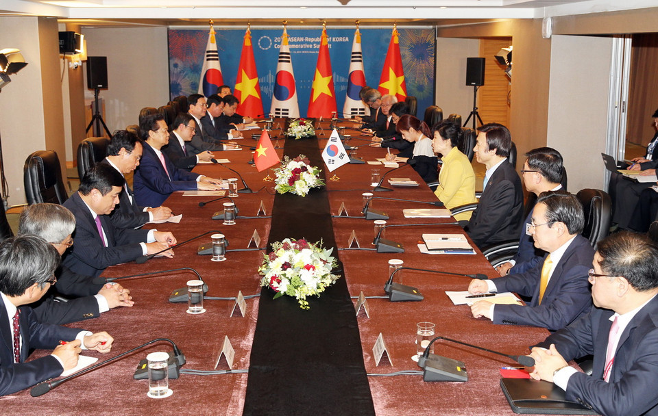 Thủ tướng Nguyễn Tấn Dũng hội đàm với Tổng thống Hàn Quốc Park Geun-hye. (Ảnh: Đức Tám/TTXVN)