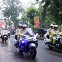Lễ giễu hành, ra quân của các lực lượng, phương tiện của Công an thành phố Hà Nội. Ảnh: Phạm Kiên/TTXVN)