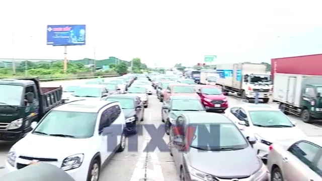 Cục CSGT mở làn đường xanh cho người dân về Hà Nội và TP.HCM