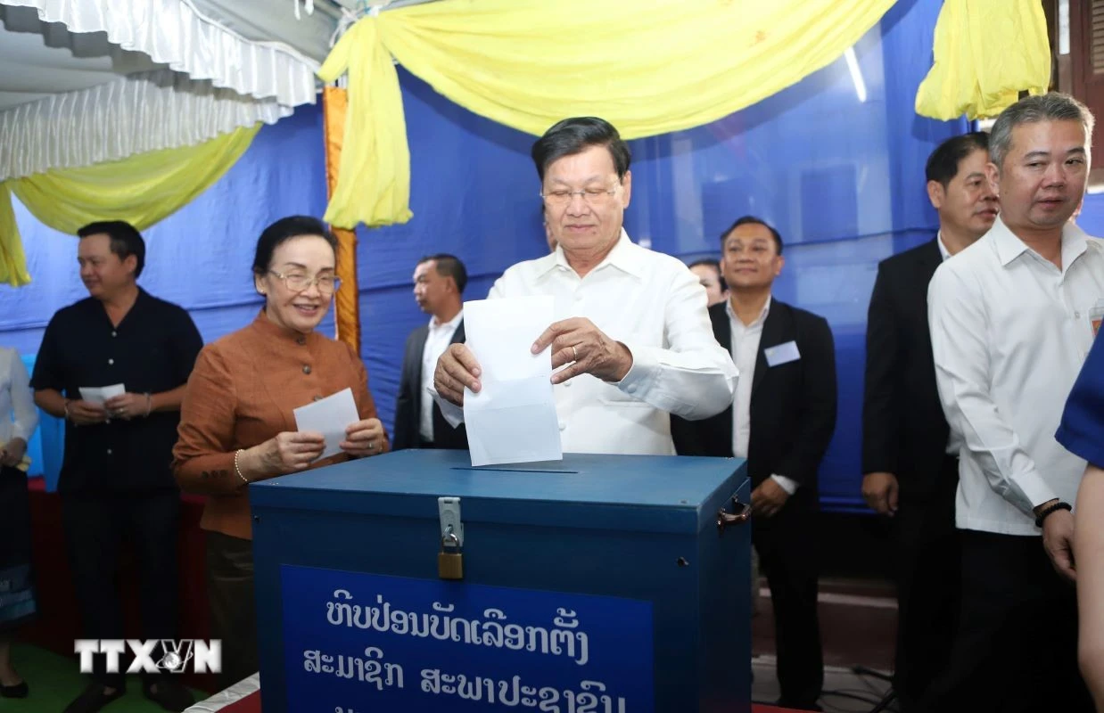 Lao Bầu Cử Đại Biểu Quốc Hội Khóa X và Hội Đồng Nhân Dân Cấp Tỉnh Khóa V