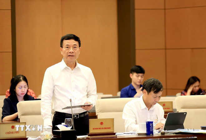 Chủ tịch Quốc hội: Khắc phục tình trạng "nghiên cứu rồi để trong ngăn tủ' ttxvn-bo-truong-nguyen-manh-hung.jpg
