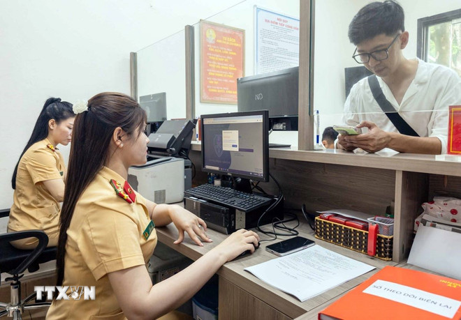 Người dân có phải đổi biển số xe mới sau khi sáp nhập tỉnh, thành phố hay không? ttxvn-bien-so-xe-4.jpg