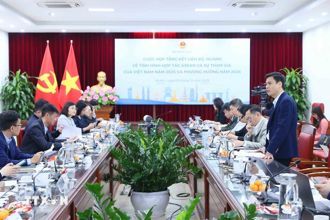 Reuniunea a prezidat viceministrul de externe Dang Hoang Giang și șeful ASEAN SOM din Vietnam. (Foto: An Dang/VNA) ttxvn-thu-truong-dang-hoang-giang-2.jpg