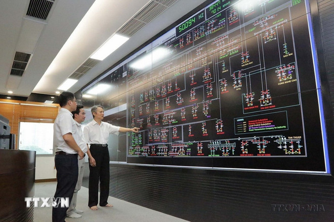 Quản lý, vận hành lưới điện bằng công nghệ thông tin tại Trung tâm điều độ hệ thống điện Thành phố Hồ Chí Minh. (Ảnh: Thanh Vũ/TTXVN) ttxvn-cong-nghe-thong-tin.jpg