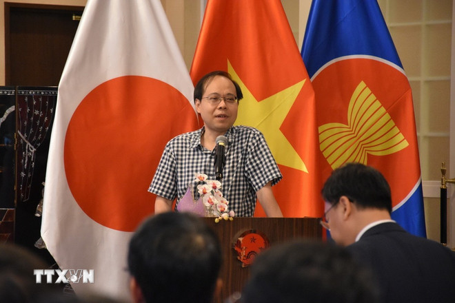 Professor Pham Nam Hai, stellvertretender Leiter der Fakultät für Elektrotechnik und Elektronik der Tokyo University of Science, hielt auf dem Seminar einen Vortrag. (Foto: Nguyen Tuyen/VNA) ttxvn-giao-su-pham-nam-hai.jpg