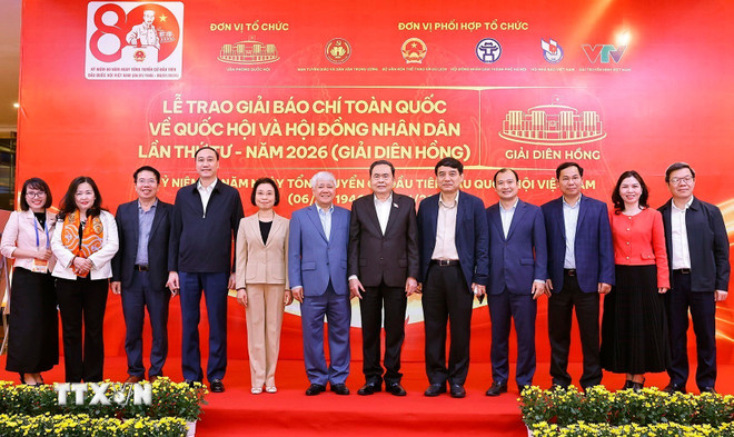 ttxvn-chu-tich-quoc-hoi-tran-thanh-man-du-chuong-trinh-tong-duyet-le-trao-giai-dien-hong-4.jpg