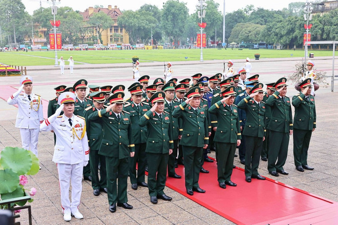 Lãnh đạo Đảng, Nhà nước vào Lăng viếng Chủ tịch Hồ Chí Minh vieng-chu-tich-ho-chi-minh-2.jpg