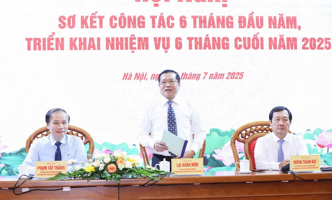 Ông Lại Xuân Môn, Ủy viên Trung ương Đảng, Phó Trưởng Ban Thường trực Ban Tuyên giáo và Dân vận Trung ương phát biểu tại hội nghị. (Ảnh: Phương Hoa/TTXVN) ban-tuyen-giao-3.jpg