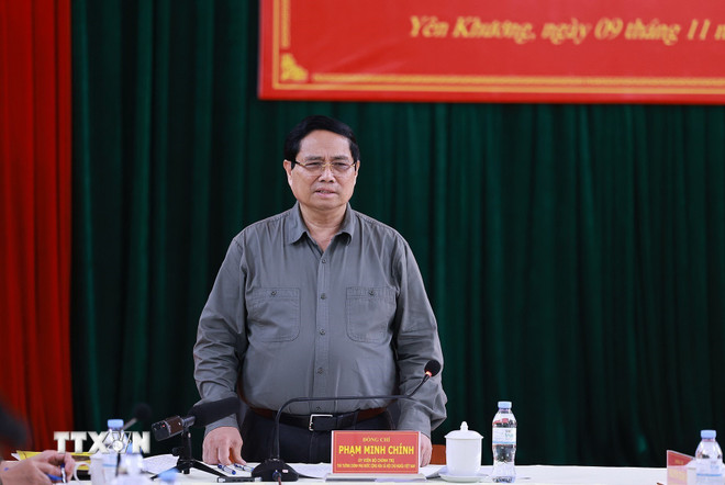 នាយករដ្ឋមន្ត្រី Pham Minh Chinh ធ្វើការជាមួយគណៈកម្មាធិការអចិន្ត្រៃយ៍គណៈកម្មាធិការបក្សខេត្ត Thanh Hoa ស្ដីពីការអភិវឌ្ឍន៍សេដ្ឋកិច្ចសង្គម។ (រូបថត៖ Duong Giang/VNA) ttxvn-thu-tuong-lam-viec-voi-ban-thuong-vu-tinh-uy-thanh-hoa-1.jpg