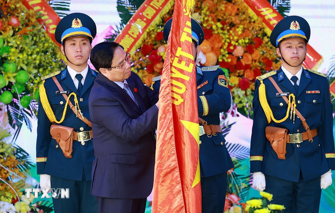 Thủ tướng: Phòng không-Không quân Việt Nam đã ra quân là chiến thắng ttxvn-thu-tuong-quan-chung-phong-khong-khong-quan-13.jpg