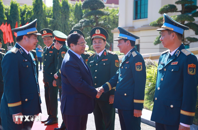 Thủ tướng: Phòng không-Không quân Việt Nam đã ra quân là chiến thắng ttxvn-thu-tuong-quan-chung-phong-khong-khong-quan-1.jpg