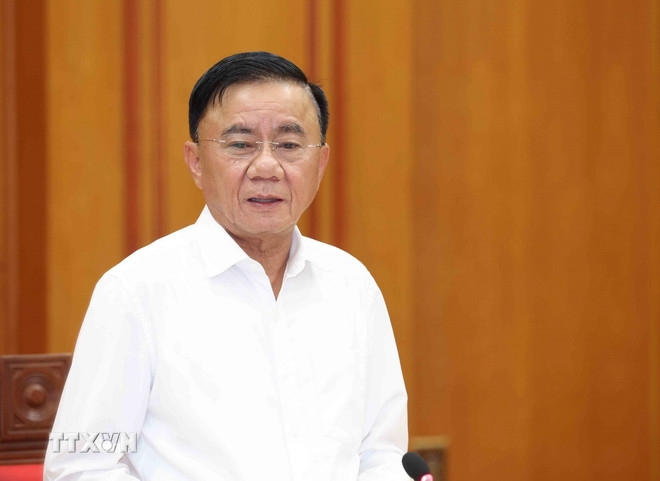 De heer Tran Cam Tu hield een instructieve toespraak. (Foto: Phuong Hoa/VNA) ttxvn-thuong-truc-ban-bi-thu-giao-ban-ban-dang-3.jpg