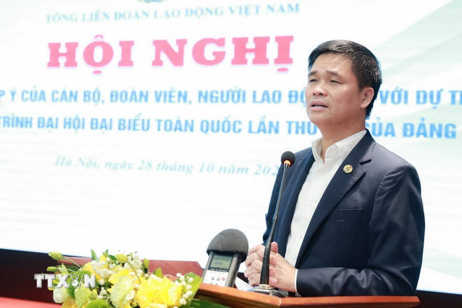 ທ່ານນາງຮອງປະທານສະຫະພັນກຳມະການແຮງງານຫວຽດນາມ Ngo Duy Hieu ກ່າວຄຳເຫັນທີ່ກອງປະຊຸມ. (ພາບ: TTXVN) ttxvn-tong-lien-doan-lao-dong-2.jpg