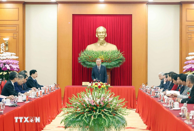 الأمين العام تو لام يتحدث. (صورة: ثونغ نهات/وكالة الأنباء الفيتنامية) ttxvn-tong-bi-thu-hoi-nong-dan-viet-nam-5.jpg