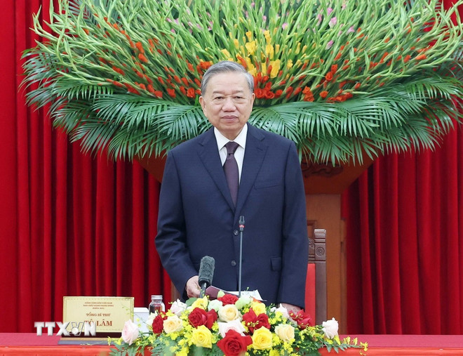 الأمين العام تو لام يتحدث. (صورة: ثونغ نهات/وكالة الأنباء الفيتنامية) ttxvn-tong-bi-thu-hoi-nong-dan-viet-nam-6.jpg