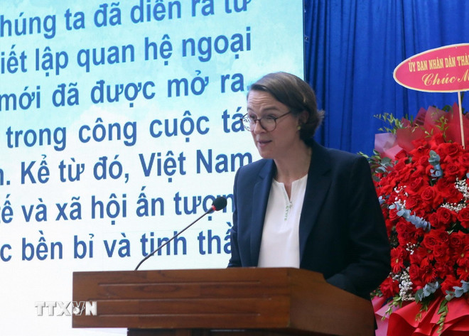 Bà Andrea Maria Suhl, Tổng Lãnh sự Cộng hòa Liên bang Đức tại Thành phố Hồ Chí Minh phát biểu tại chương trình. (Ảnh: Trần Lê Lâm/TTXVN) ttxvn-vietnam-duc-2.jpg