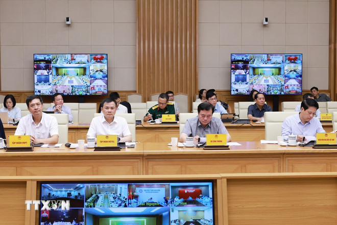 Delegados asisten a la segunda reunión del Comité Directivo Nacional para el Desarrollo de la Industria de Semiconductores. (Foto: Duong Giang/VNA) ttxvn-thu-tuong-bcd-cong-nghiep-ban-dan-6.jpg