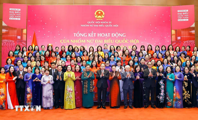 ttxvn-chu-tich-quoc-hoi-du-tong-ket-hoat-dong-cua-nhom-nu-dai-bieu-quoc-hoi-2.jpg